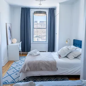 Stunning 2 Bedroom Apt 3mins Walk From Cdn Metro , Montréal Canada